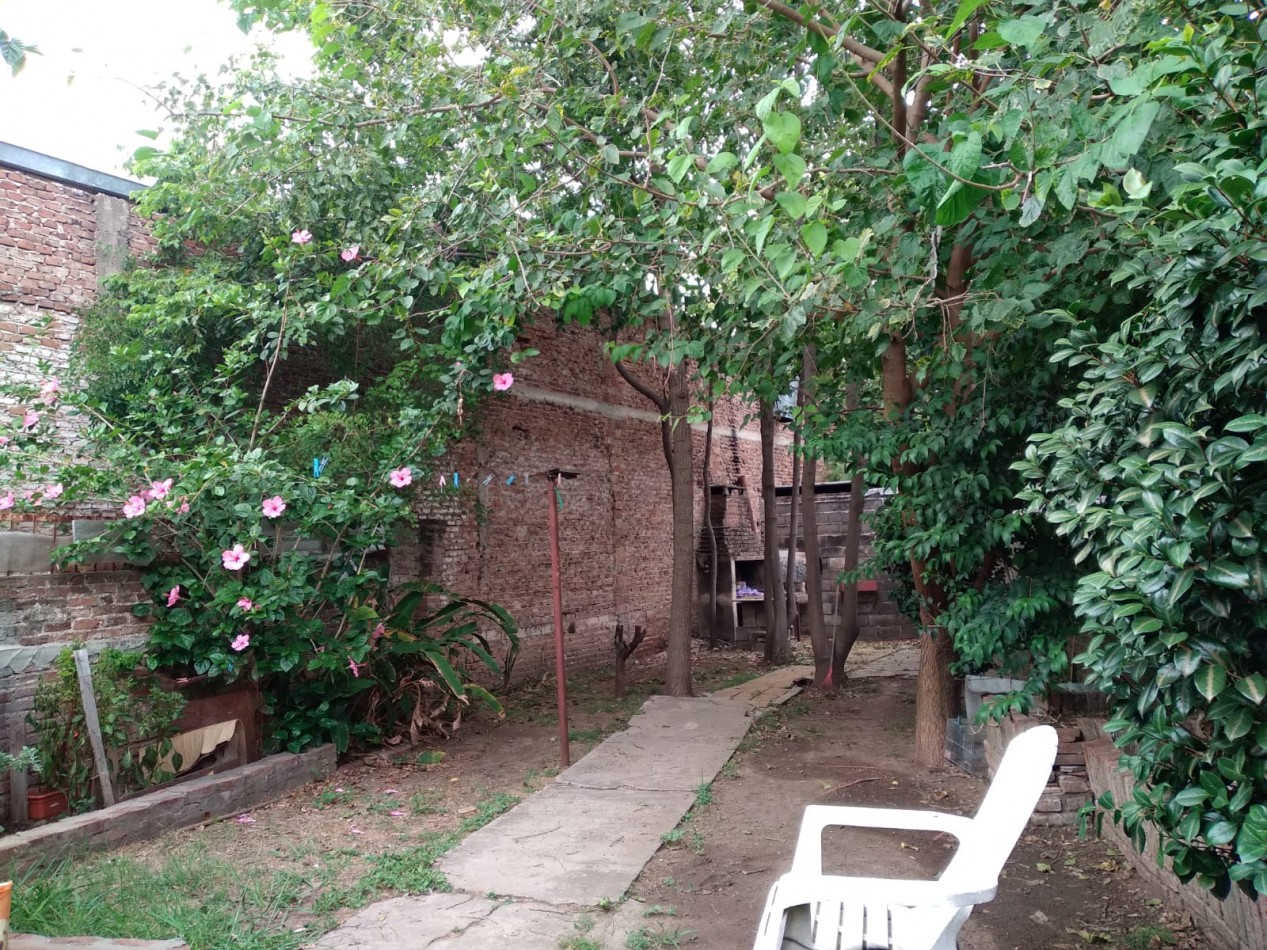 Casa sobre Av Zanni 
