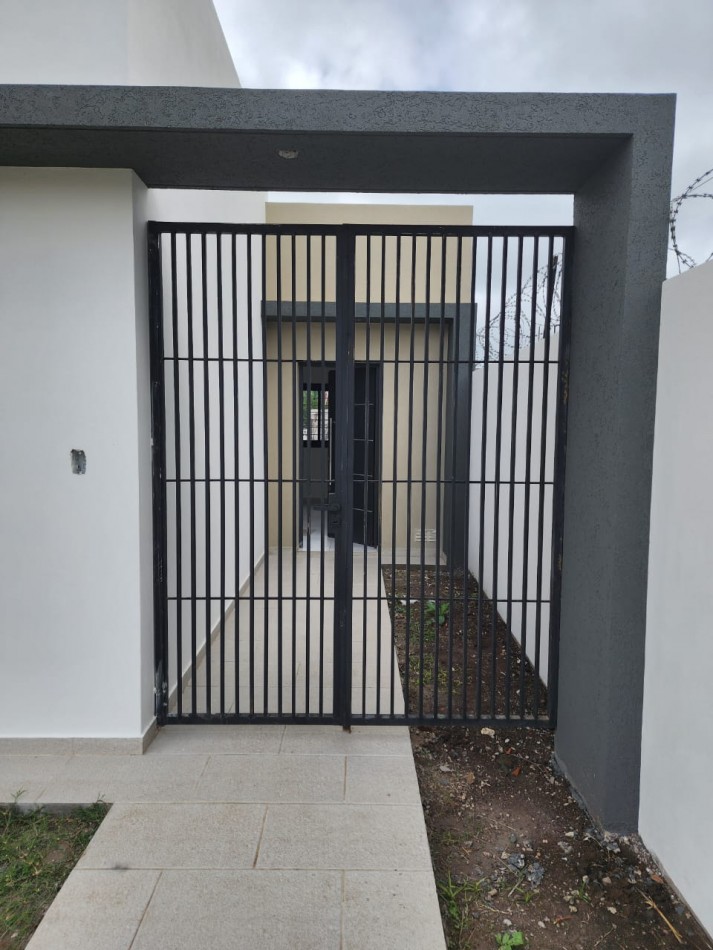 Casa a Estrenar Zona Pcias Unidas y Garrigo