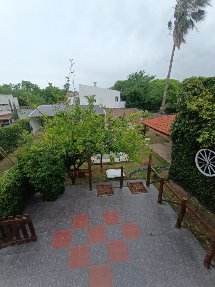 Casa c/pileta a 2 cuadras Av Zanni.