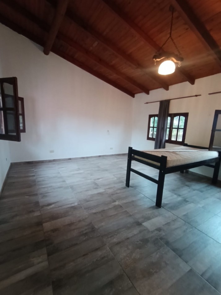 Casa c/pileta a 2 cuadras Av Zanni.