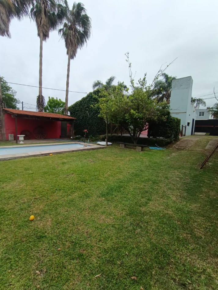 Casa c/pileta a 2 cuadras Av Zanni.