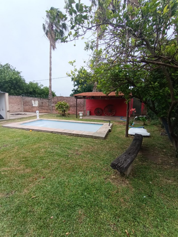 Casa c/pileta a 2 cuadras Av Zanni.