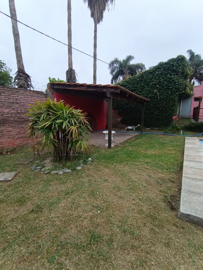 Casa c/pileta a 2 cuadras Av Zanni.