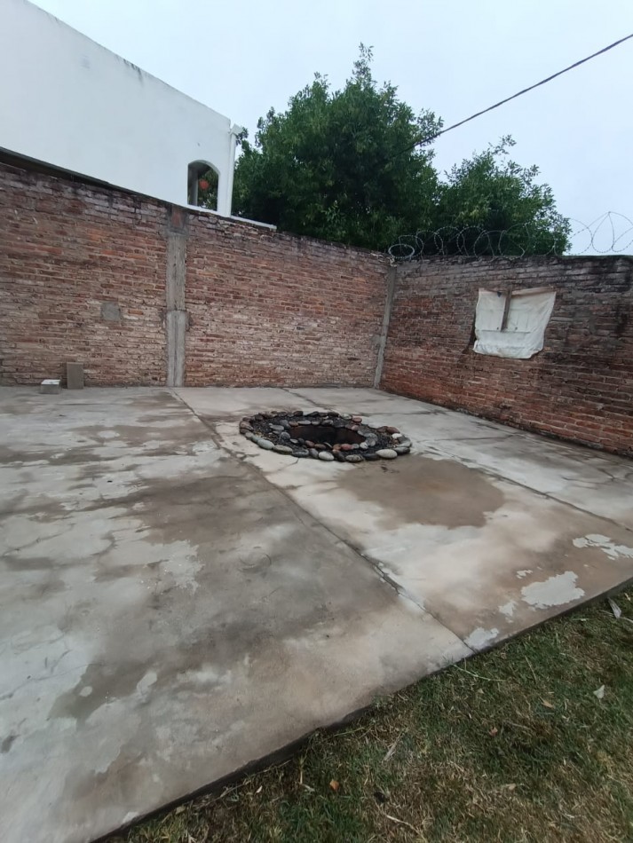 Casa c/pileta a 2 cuadras Av Zanni.