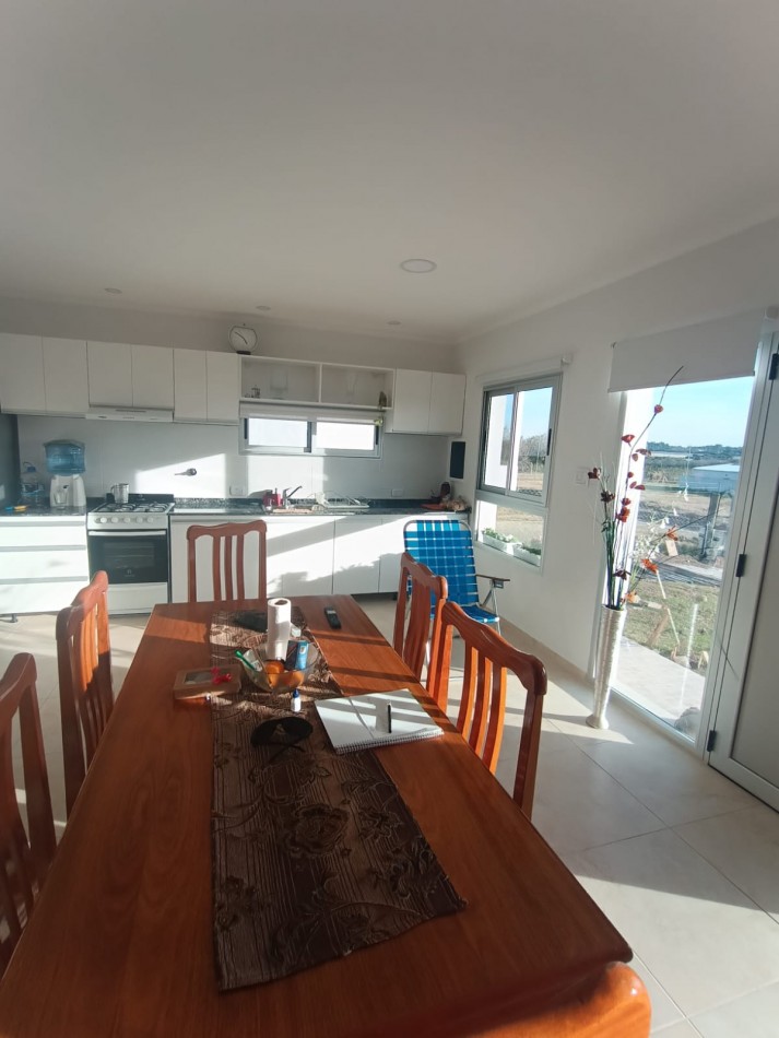 Brisas del Acceso Norte casa c/lote 800 m2