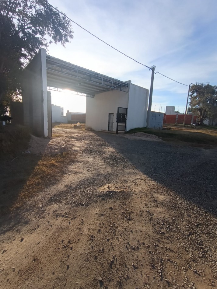 Brisas del Acceso Norte casa c/lote 800 m2