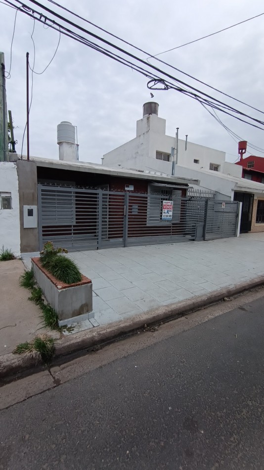 Casa c/entrada pasante 