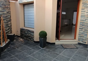 Casa c/pileta Sobre Av Zanni 